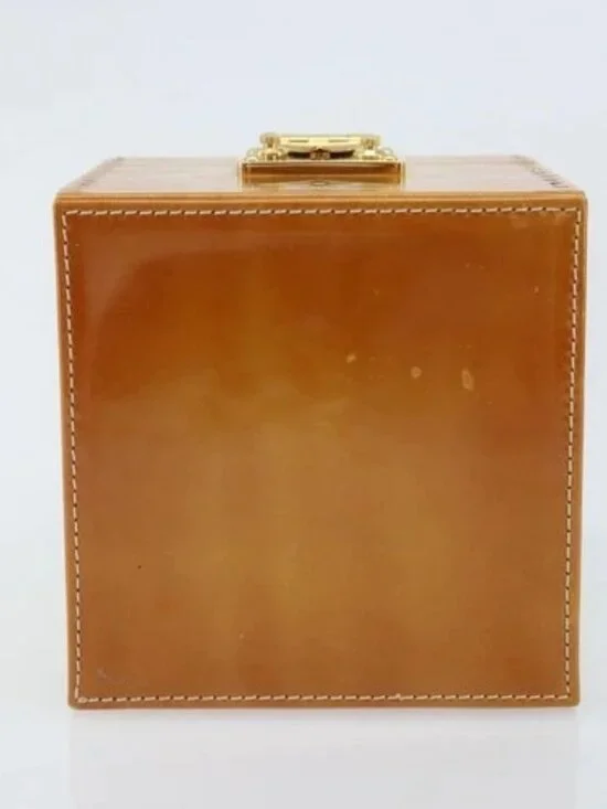 LOUIS VUITTON Monogram Vernis Bleecker Cosmetic Pouch Beige M91002 Auth 173131 - Picture 5 of 15